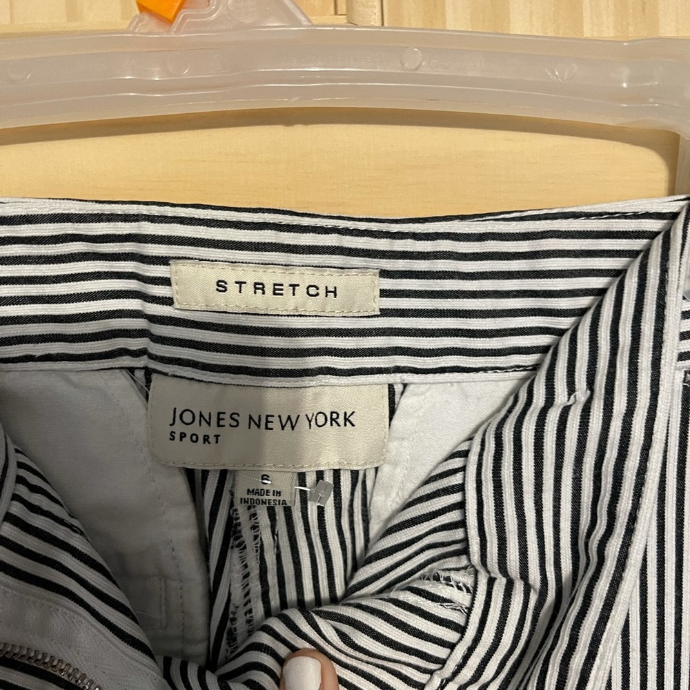 striped black and white cropped dress pants